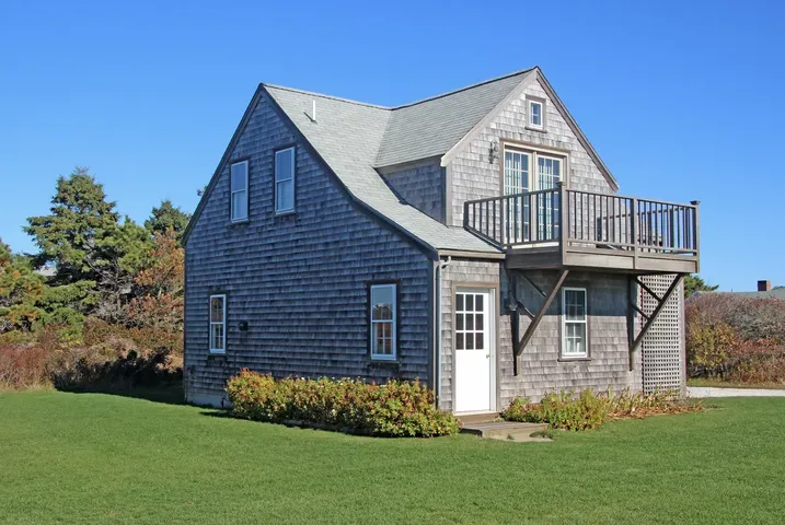 1BR Garage Apartment in Surfside!