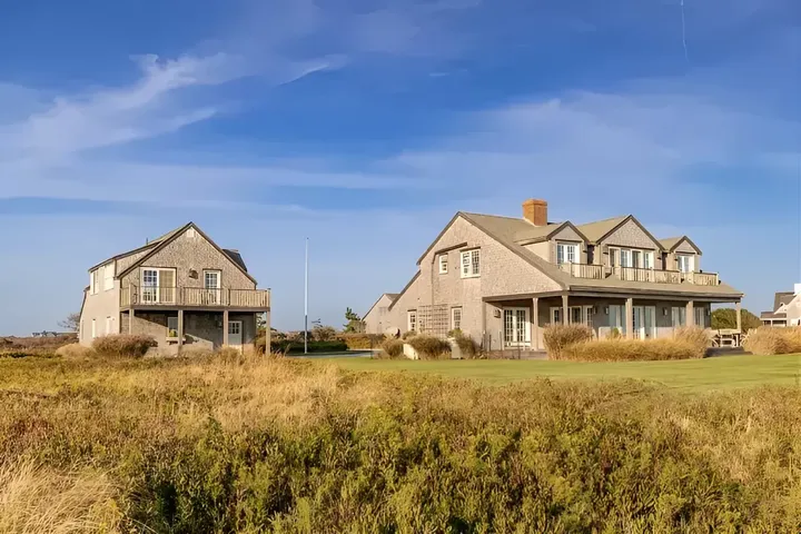 Beautiful Tom nevers home with ocean facing deck!